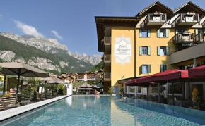  Alexander Hotel Alpine Wellness Dolomites  Молвено